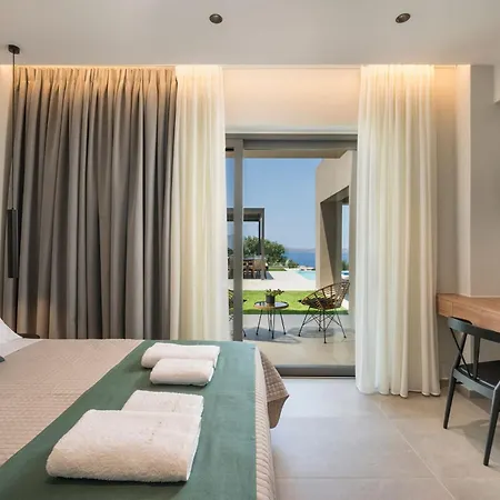 Ekphrasis With Sea View And Jacuzzi